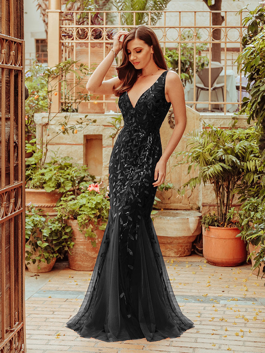 Elegant Sequined V-Neck Mermaid Evening Gown