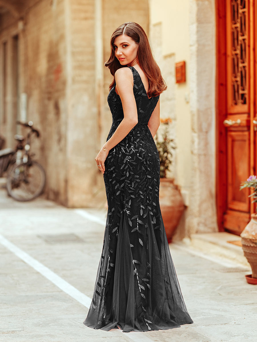 Elegant Sequined V-Neck Mermaid Evening Gown